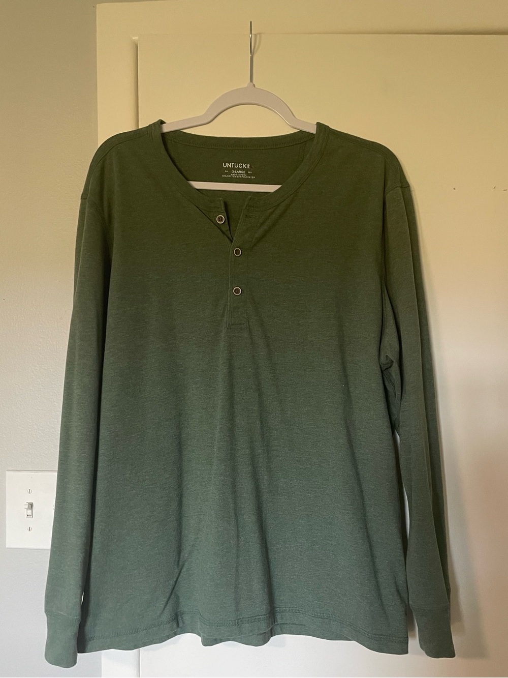 UNTUCKit Green Long Sleeve Henley